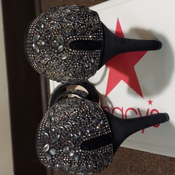 Shoes - Picture 3 of 5